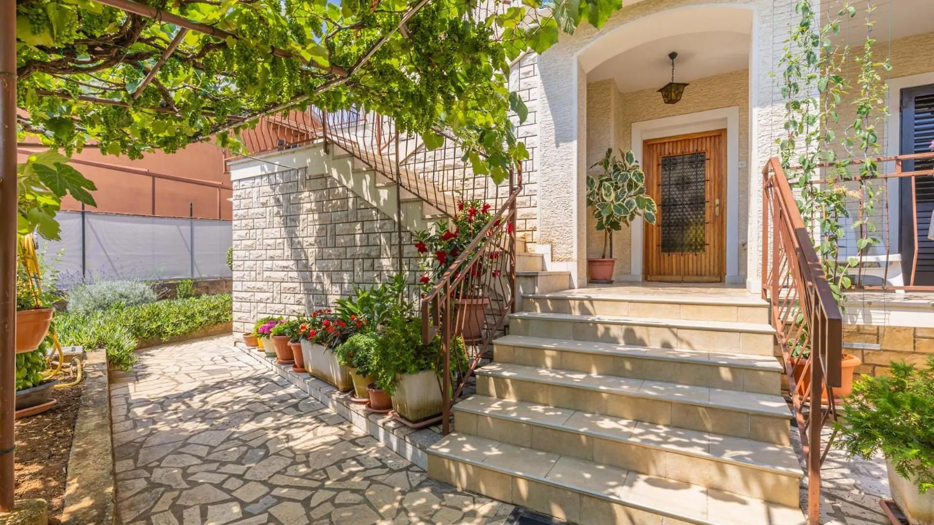 Palman Apartments With Free Parking Πόρετς