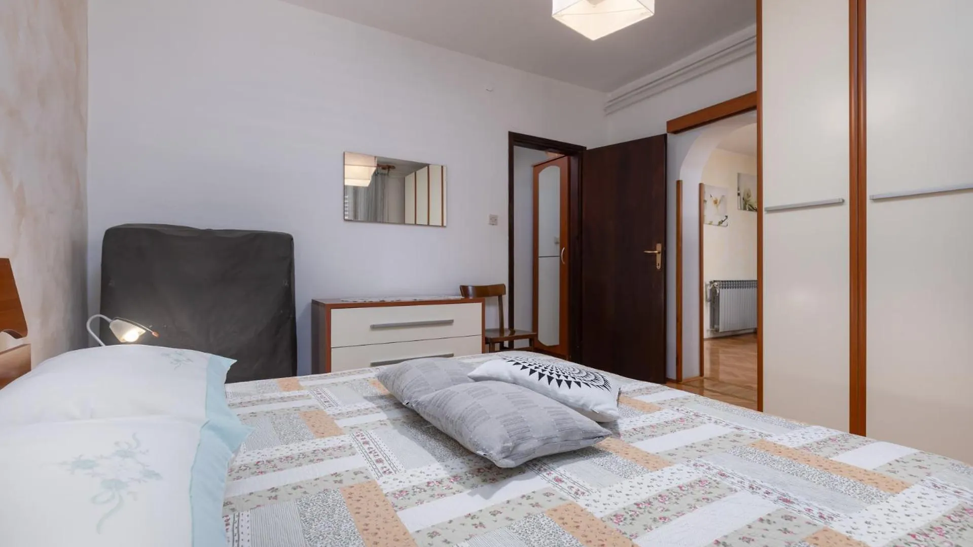 Palman Apartments With Free Parking Poreč